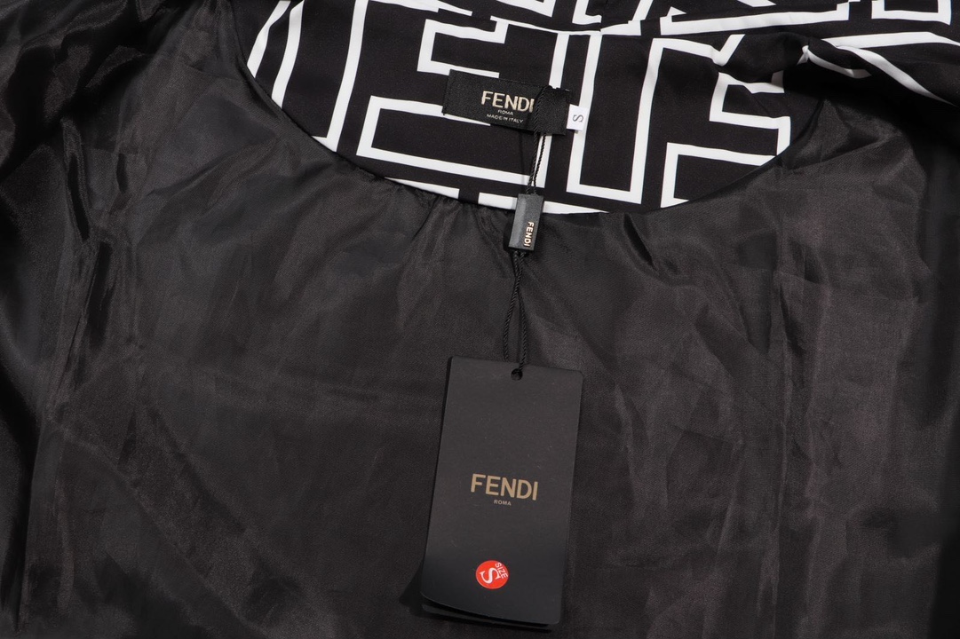 【FENDI 公式旗艦店】フェンディ ジャケット着 好評に付き再入荷！