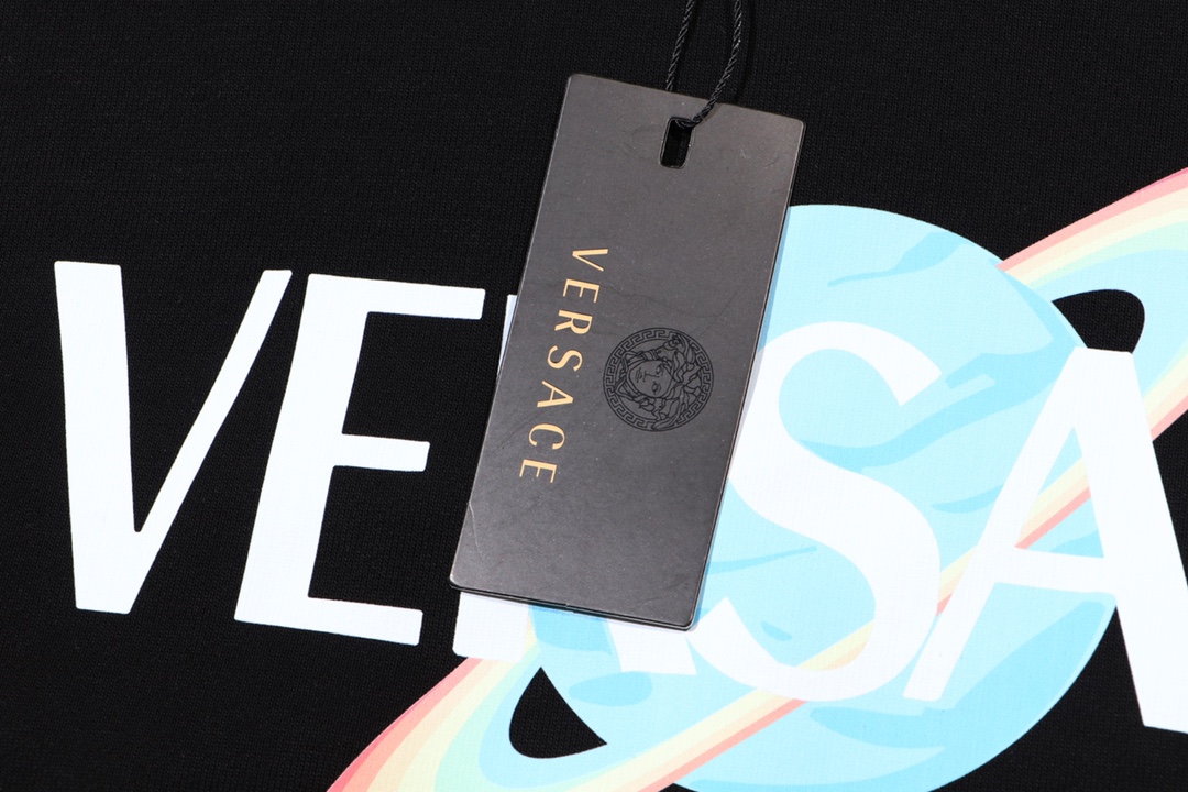 【VERSACE   公式旗艦店】ヴェルサーチ  丸首の衛衣   スウェットご好評に付き再入荷！