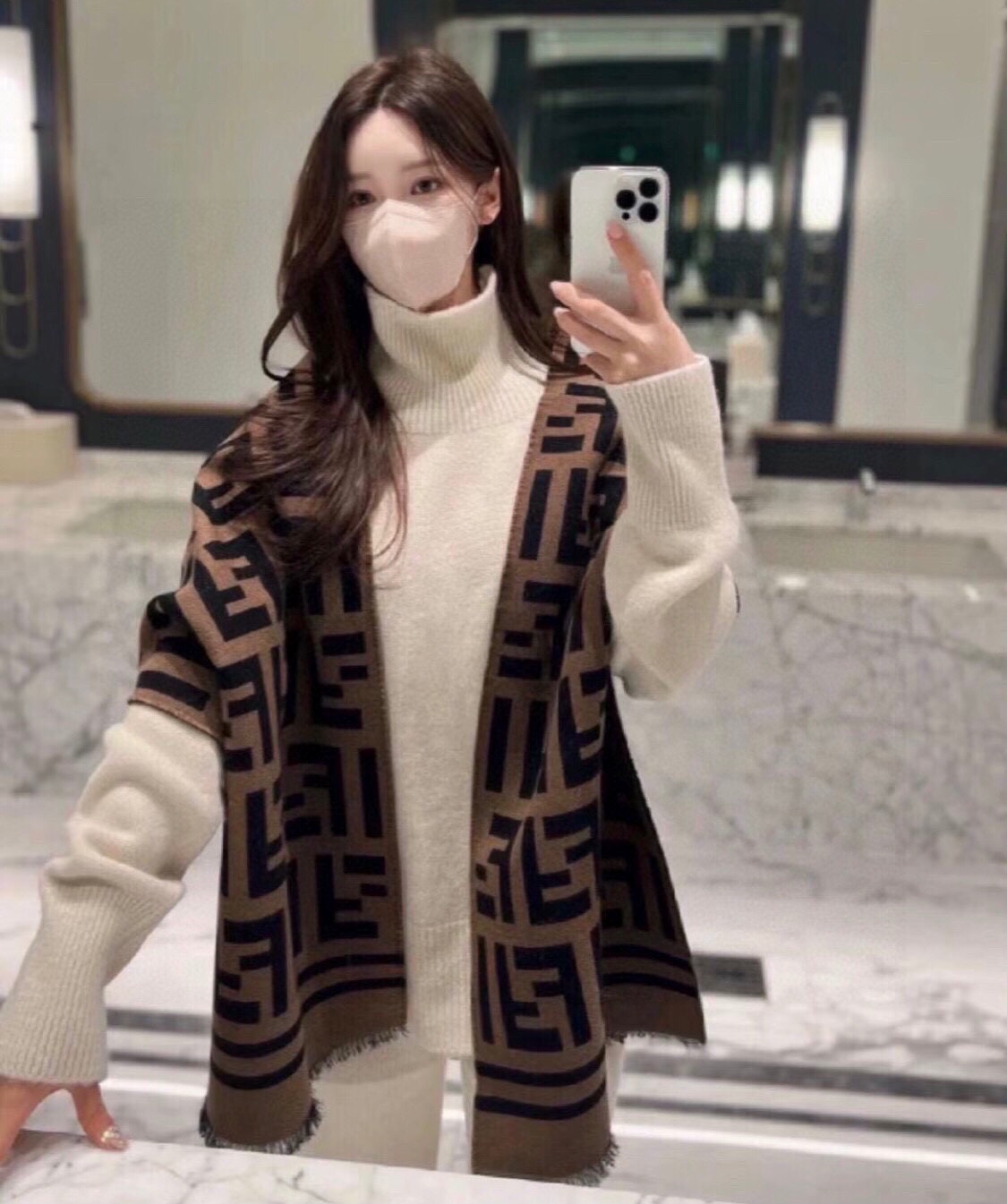 【FENDI  フェンディ】スカーフ35*180CM