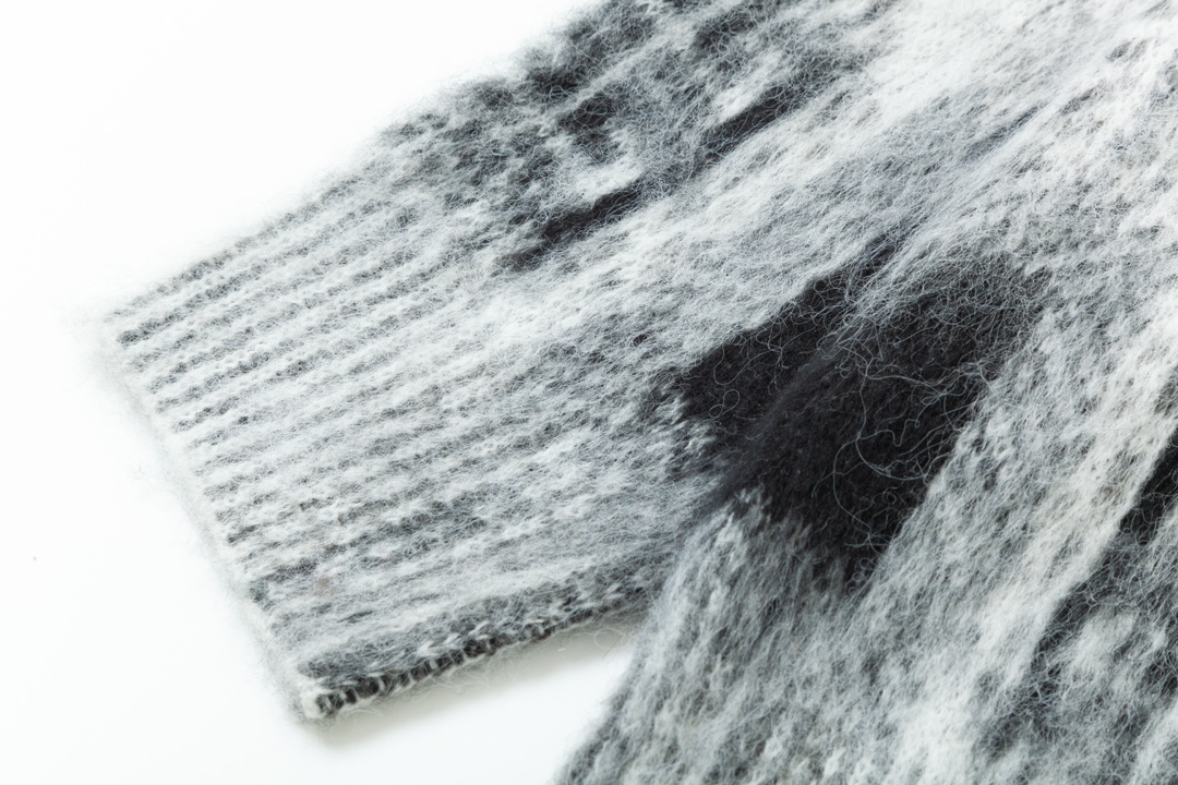 【GIVENCHY 公式旗艦店】ジバンシー セーター好評に付き再入荷！