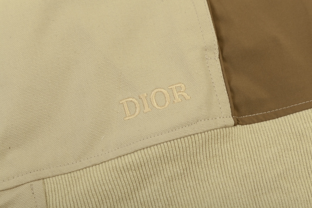 【DIOR  公式旗艦店】ディオール  ジャケット着 好評に付き再入荷！