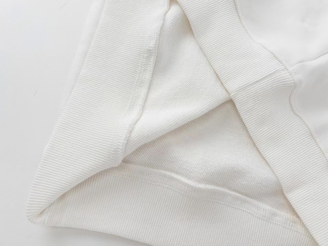 【BALENCIAGA 公式旗艦店】バレンシアガ 丸首の衛衣 スウェット ご好評に付き再入荷！