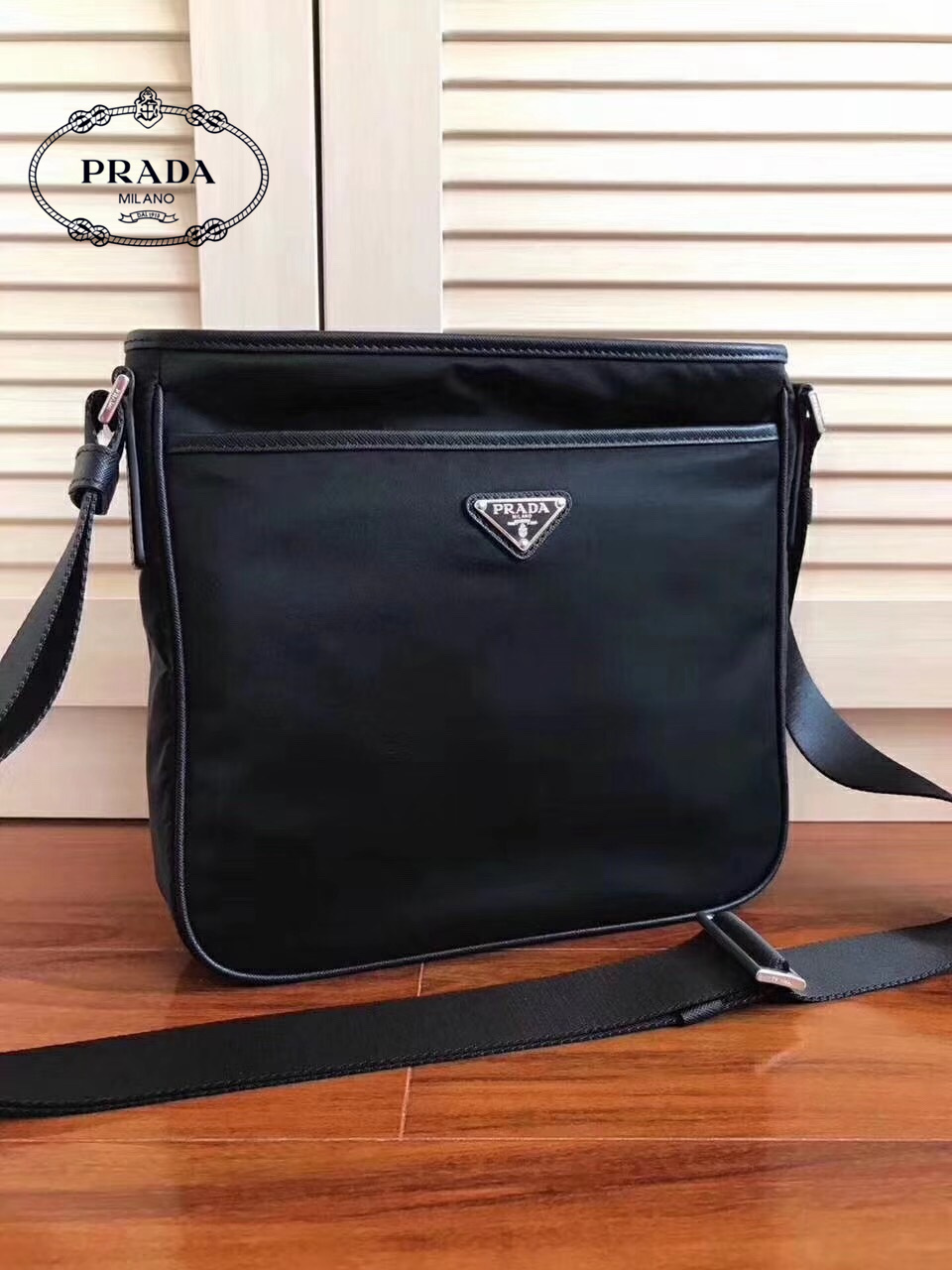 【PRADA  公式 旗艦店】プラダ  斜めがけバッグ 当日出荷 好評に付き再入荷！27*25.5*6CM