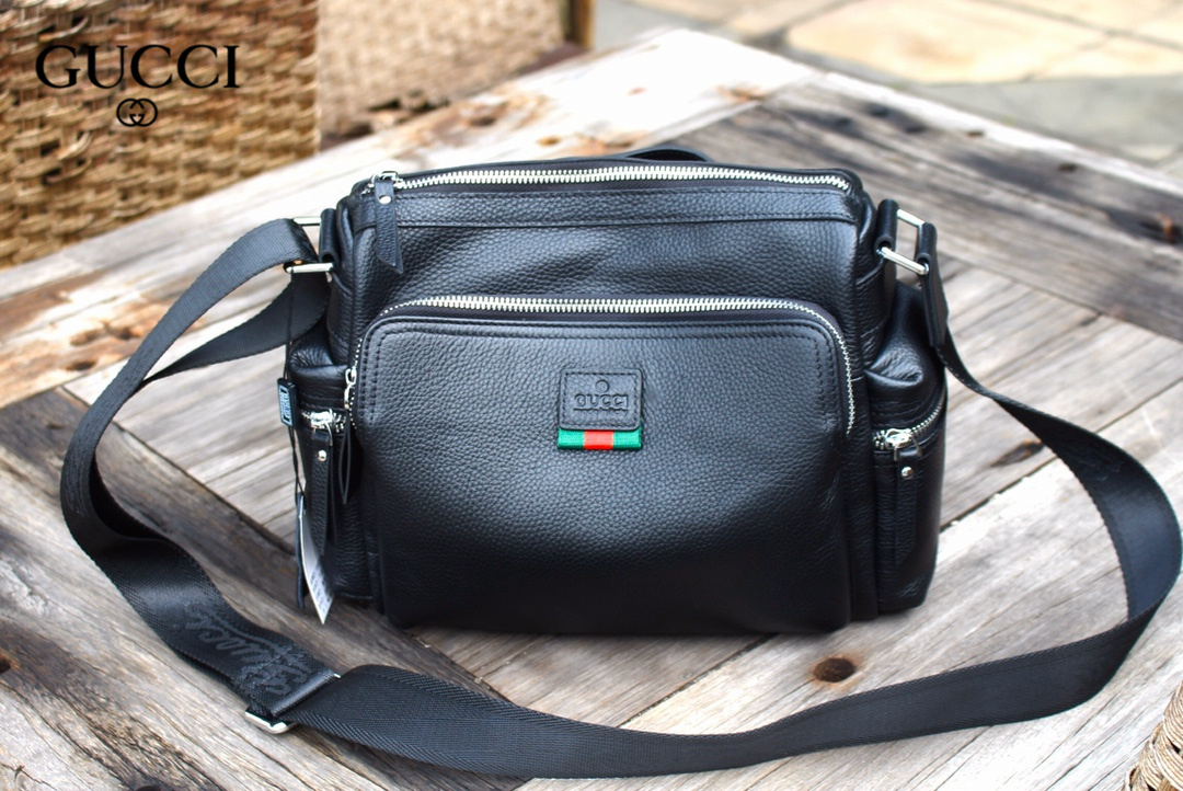 【GUCCI 公式旗艦店】 グッチ 斜めがけバッグ 当日出荷 好評に付き再入荷！31*23*18CM