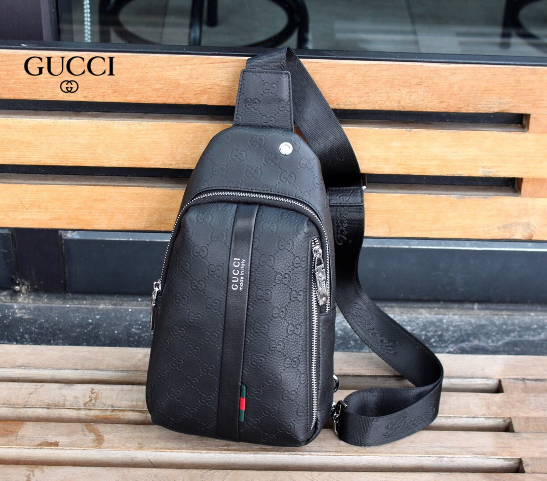 【GUCCI 公式旗艦店】 グッチ  胸ポケット当日出荷 好評に付き再入荷！18*32*7CM