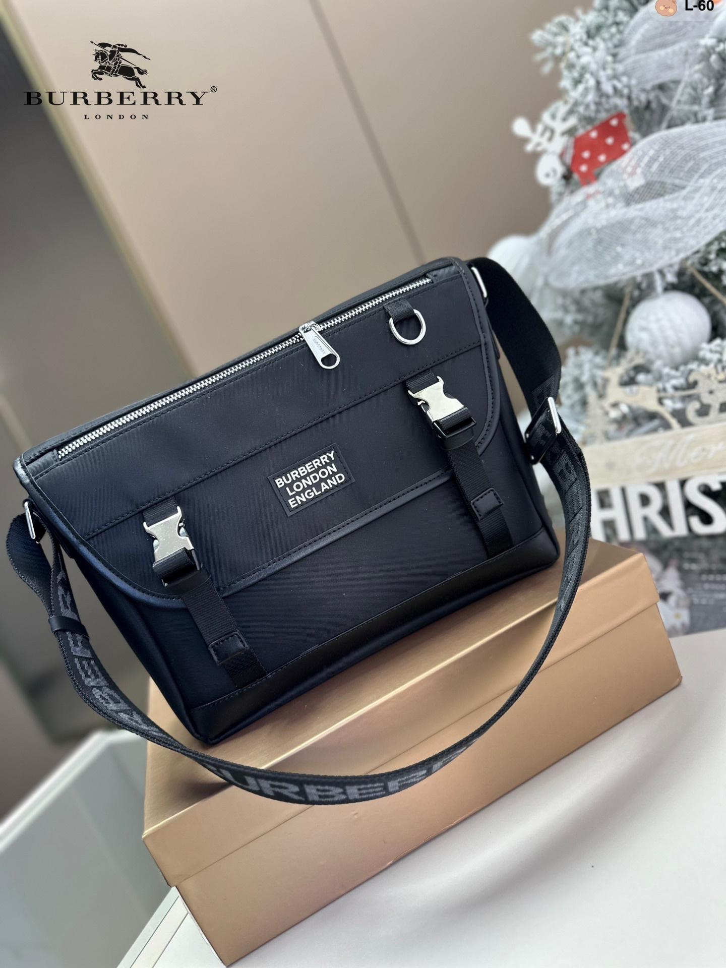 【BURBERRY  公式旗艦店】バーバリー 斜めがけバッグ 当日出荷 好評に付き再入荷！28*12*21CM