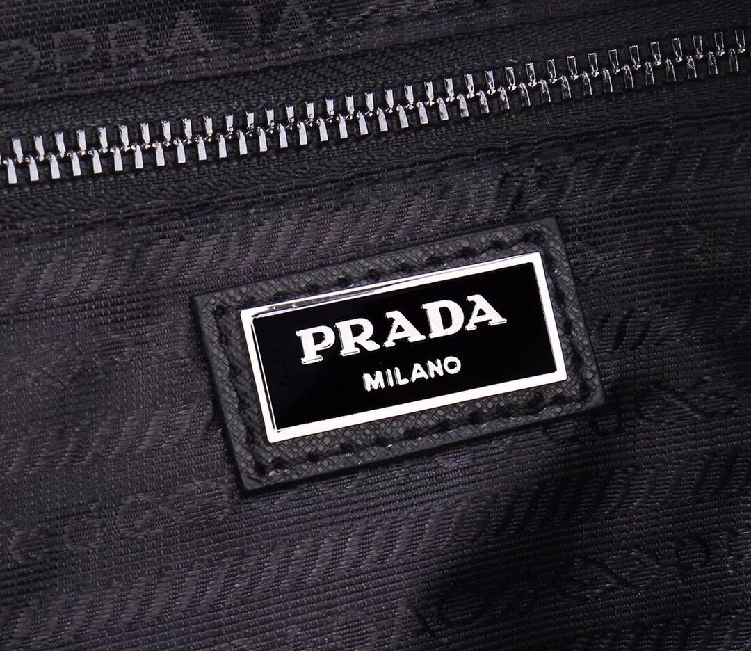 【PRADA  公式旗艦店】プラダ  ウエストポーチ 当日出荷 好評に付き再入荷！30*17*6CM
