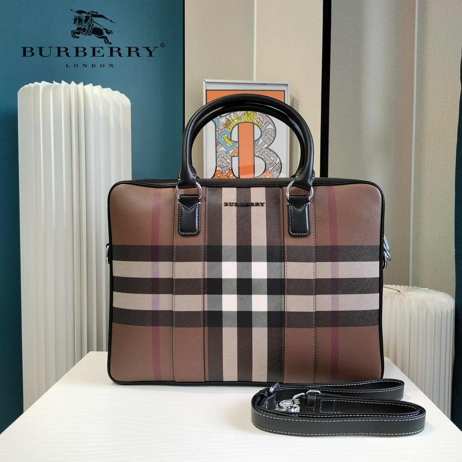 【BURBERRY 公式旗艦店】バーバリー   ハンドバッグ 当日出荷 好評に付き再入荷！37*27*7CM