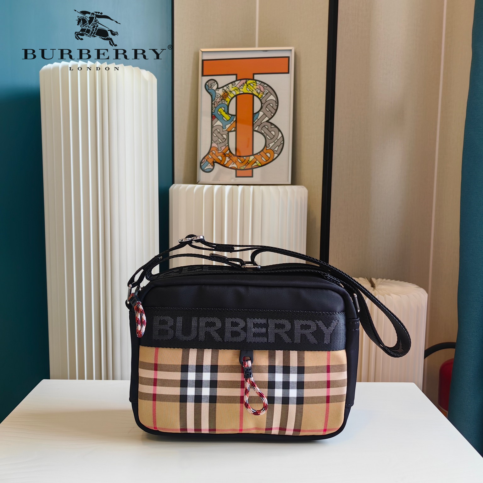 【BURBERRY 公式旗艦店】バーバリー   斜めがけバッグ 当日出荷 好評に付き再入荷！23*6*15CM