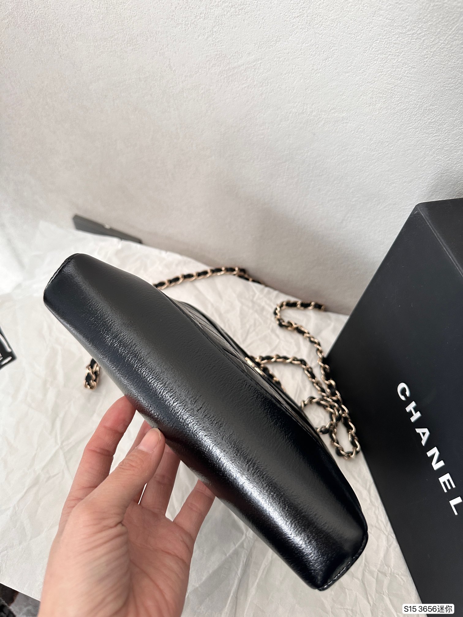 【CHANEL 公式旗艦店】シャネル  斜めがけバッグ 当日出荷 好評に付き再入荷！20*17CM
