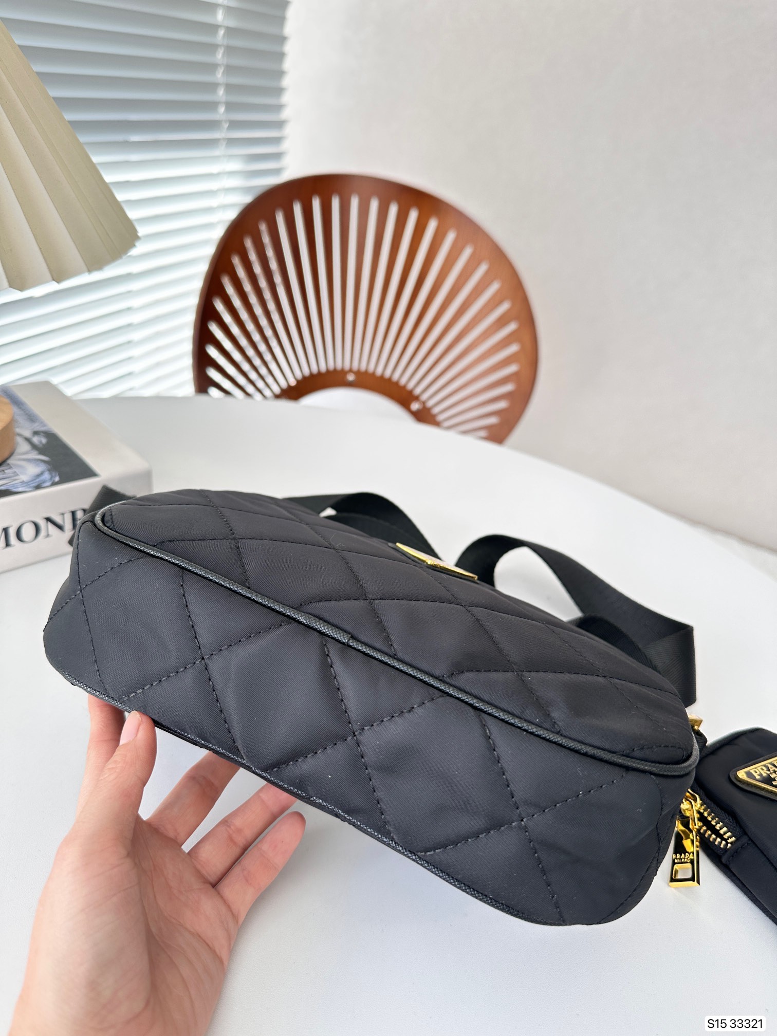 【PRADA 公式旗艦店】 プラダ  斜めがけバッグ当日出荷 好評に付き再入荷24*16CM