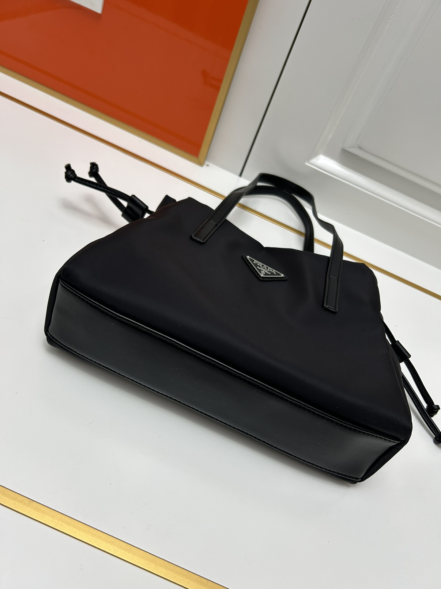 【PRADA  公式旗艦店】プラダ   ハンドバッグ  当日出荷 好評に付き再入荷！28*22*8CM