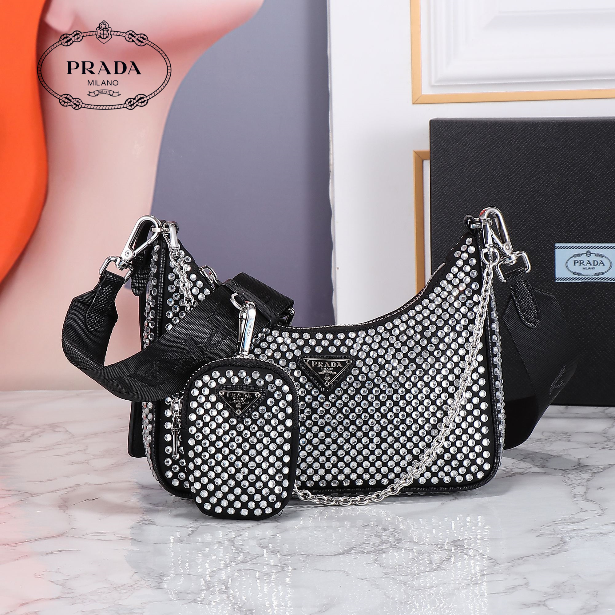 【PRADA  公式旗艦店】プラダ   斜めがけバッグ  当日出荷 好評に付き再入荷！22*16*6CM