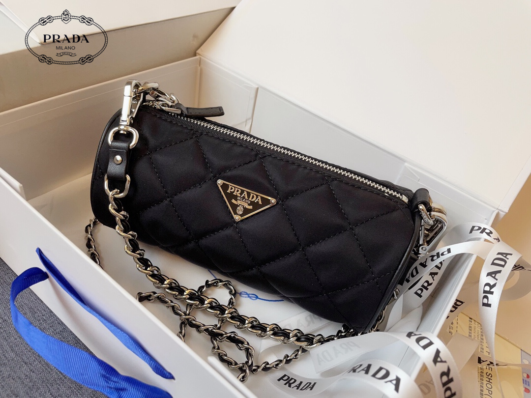 【PRADA 公式旗艦店】プラダ  斜めがけバッグ 当日出荷 好評に付き再入荷！21*11CM