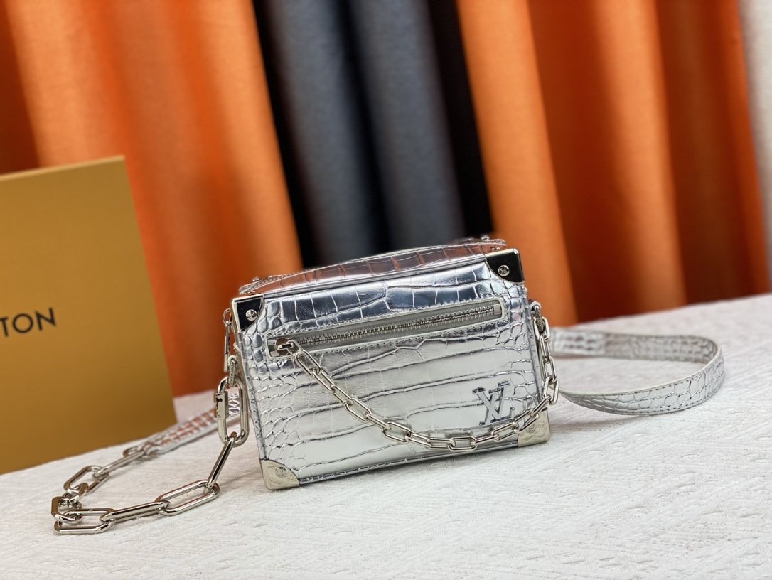 【LOUIS VUITTON 公式旗艦店】ルイヴィトン  斜めがけバッグ当日出荷 好評に付き再入荷！18.5*13*8CM