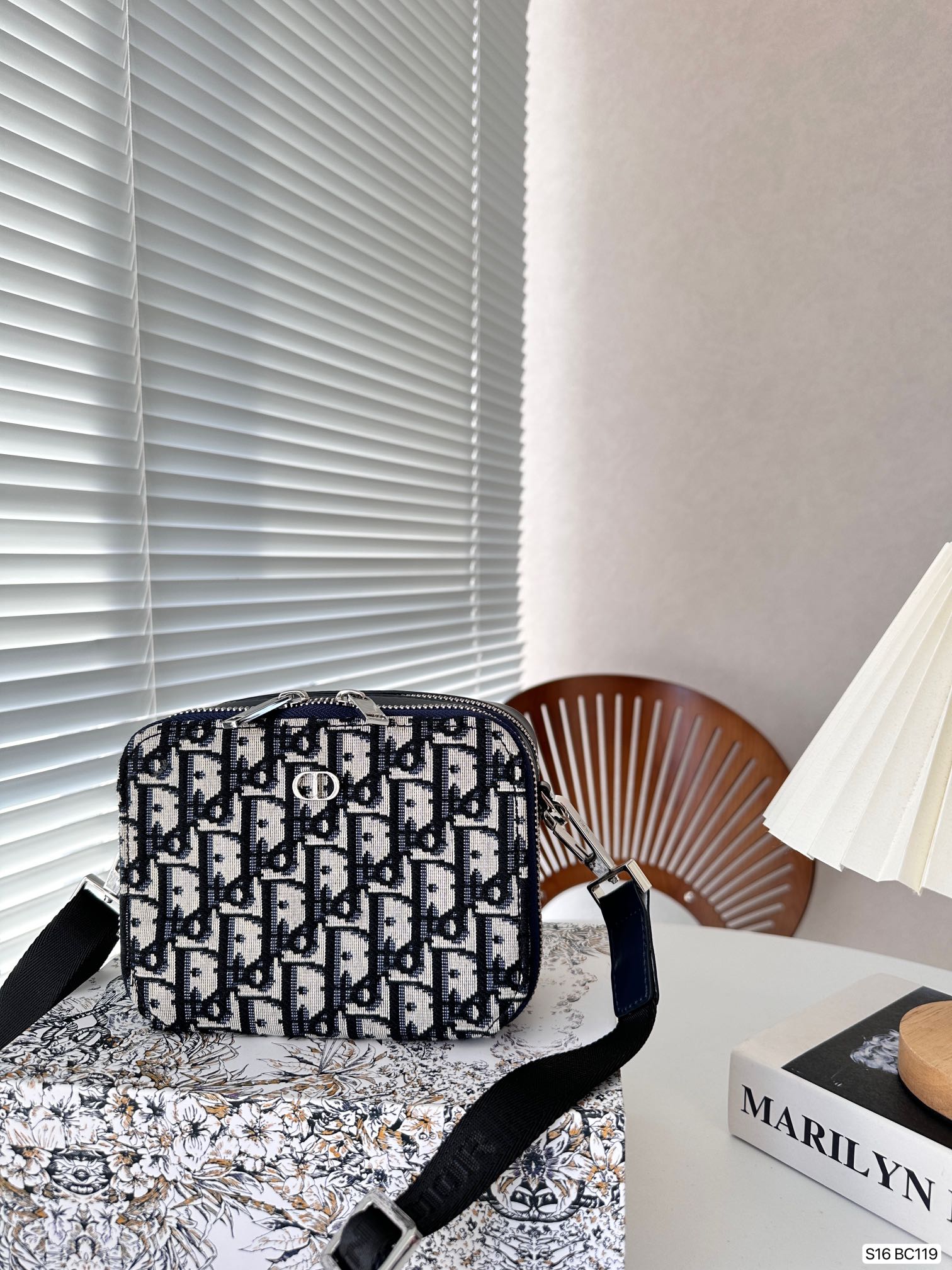 【DIOR公式旗艦店】ディオール  斜めがけバッグ 当日出荷 好評に付き再入荷！17*13CM