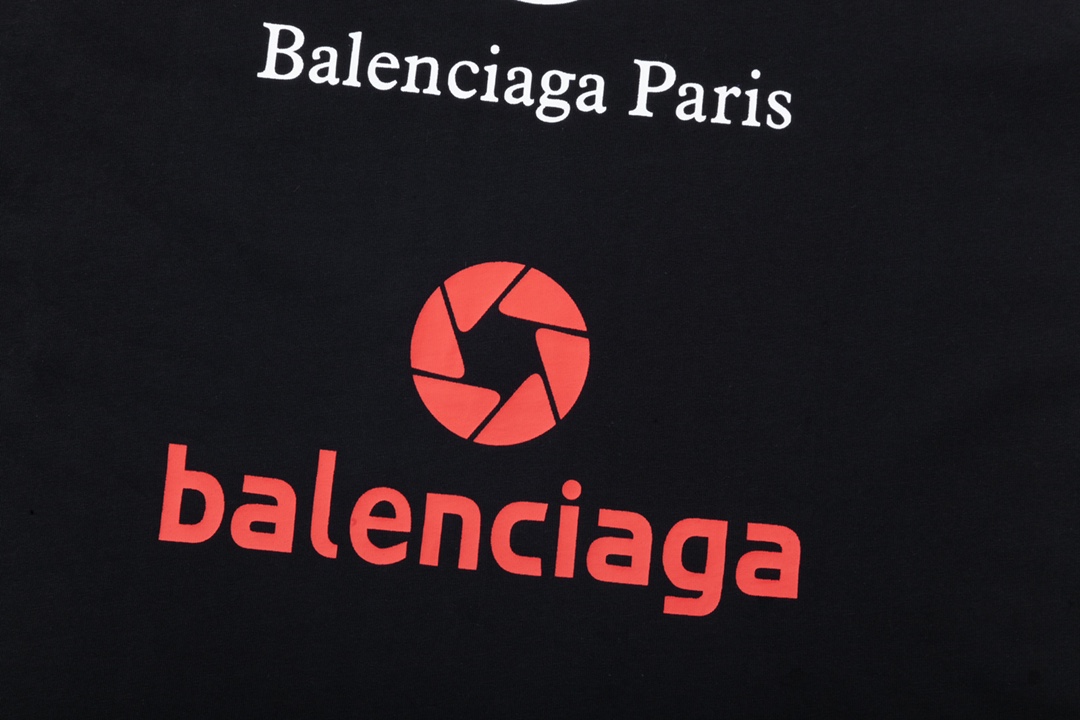 【BALENCIAGA  公式旗艦店】バレンシアガ  Tシャツ ご好評に付き再入荷！