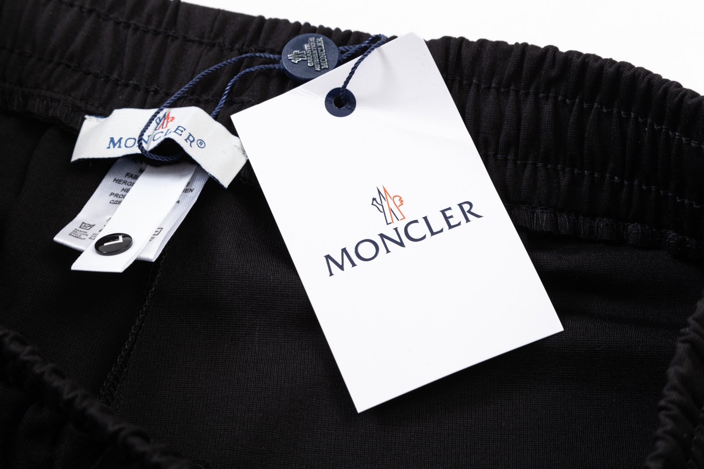 【MONCLER  公式旗艦店】モンクレール  ショートパンツ  ご好評に付き再入荷！
