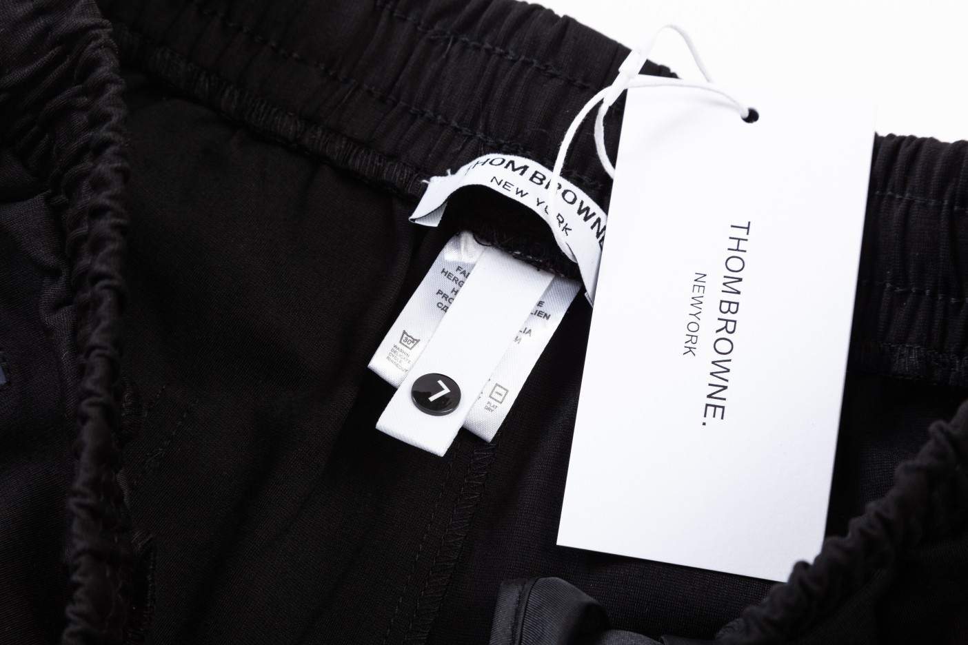 【MONCLER  公式旗艦店】モンクレール  ショートパンツ  ご好評に付き再入荷！