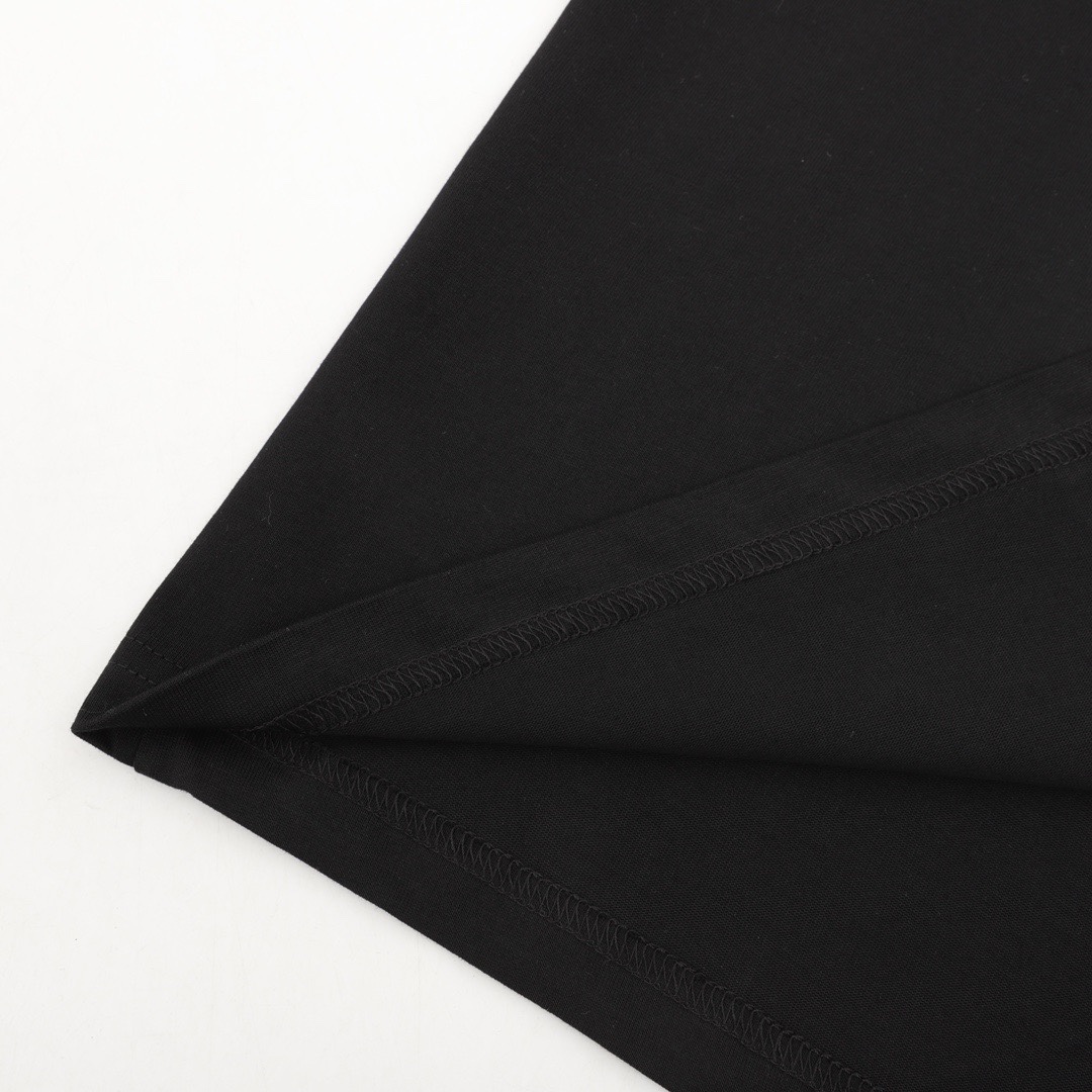 【YSL SAINT LAURENT 公式旗艦店】サンローラン  Tシャツ ご好評に付き再入荷！