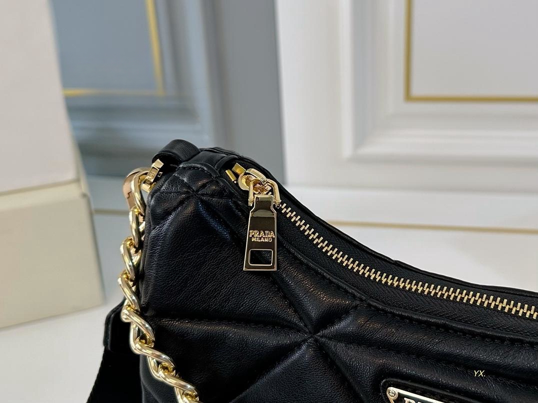 【PRADA  公式 旗艦店】プラダ  斜めがけバッグ 当日出荷 好評に付き再入荷！26*13CM 240719