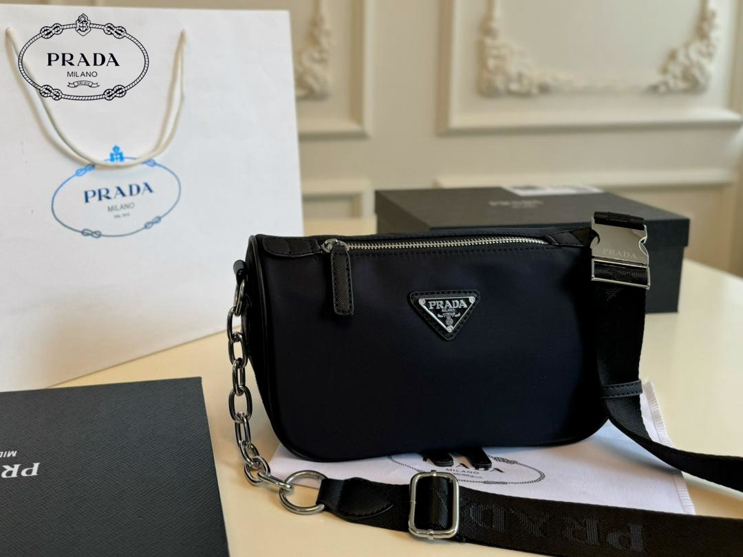 【PRADA  公式 旗艦店】プラダ  斜めがけバッグ 当日出荷 好評に付き再入荷！24*15CM  240719