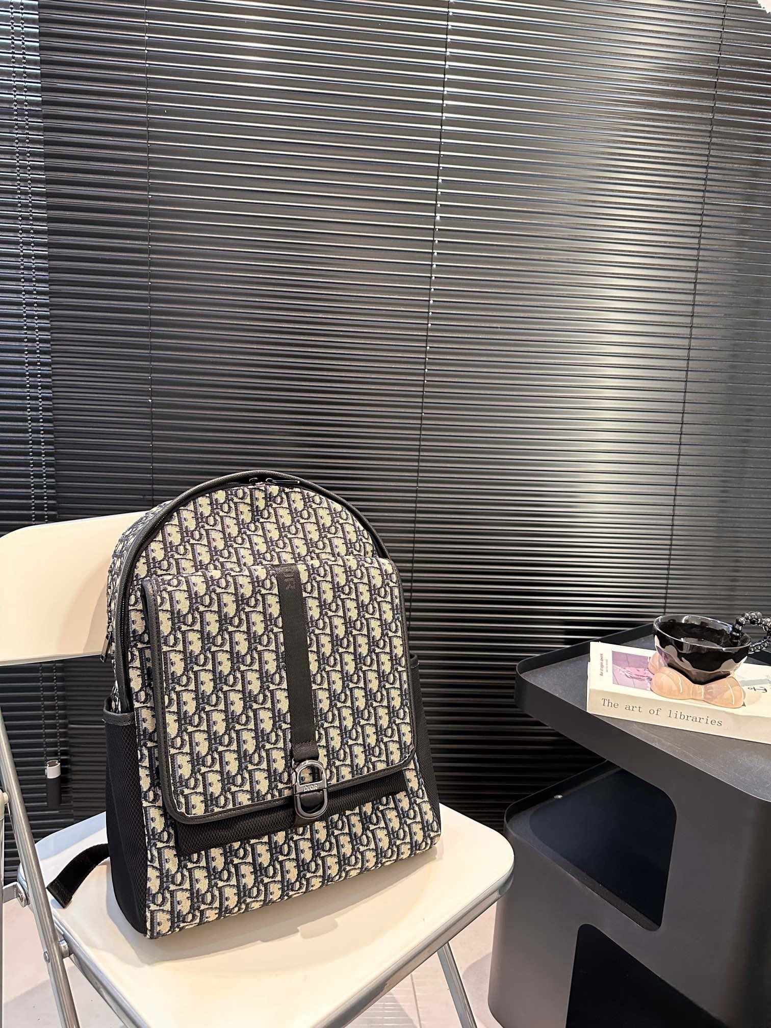 【DIOR公式旗艦店】ディオール リュックサック 当日出荷 好評に付き再入荷！31*40CM 240720