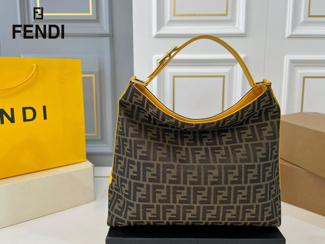 【FENDI  公式旗艦店】フェンディ  ハンドバッグ  当日出荷 好評に付き再入荷！38*35CM  240720