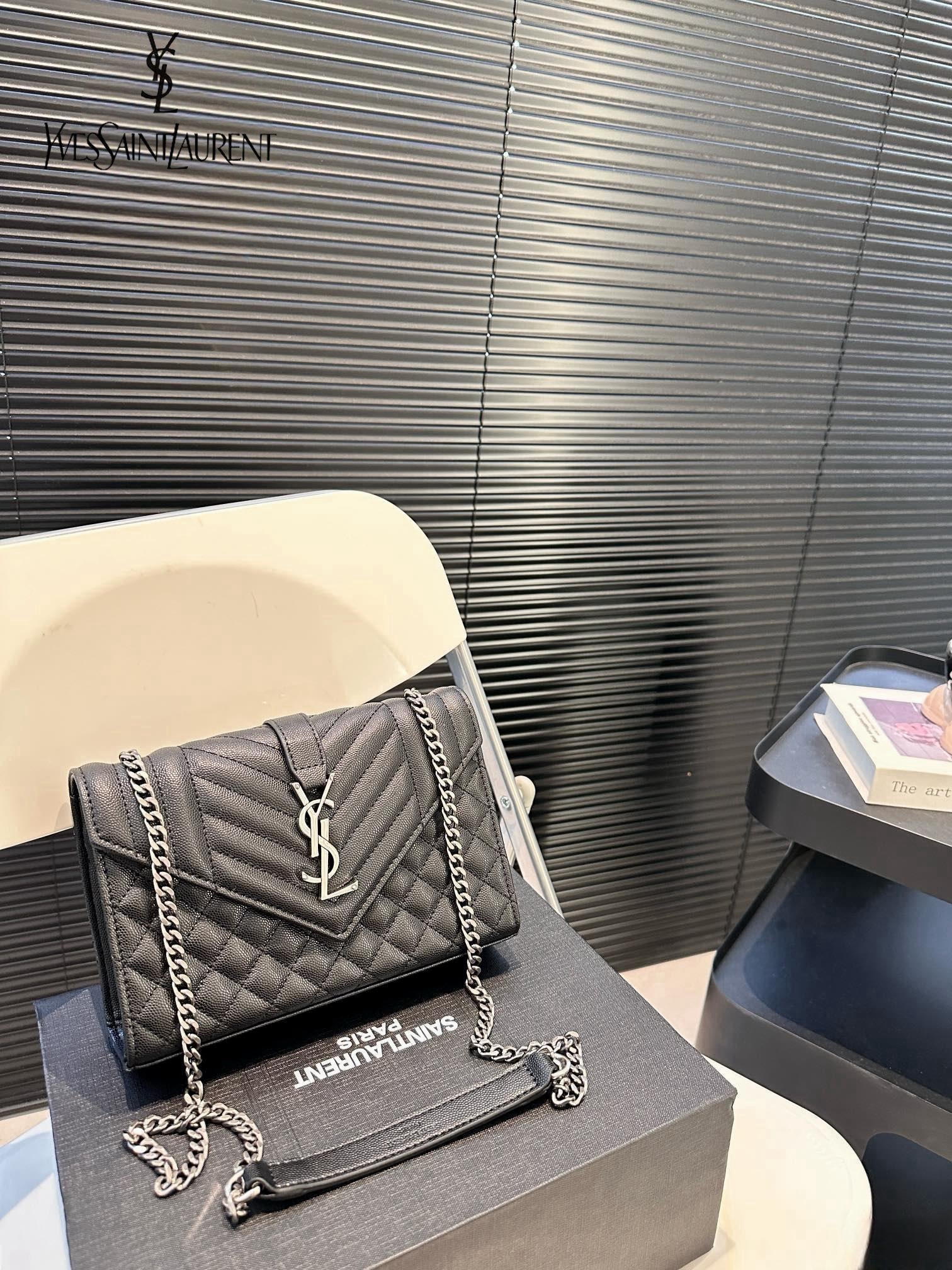 【YSL SAINT LAURENT 公式旗艦店】サンローラン   斜めがけバッグ 当日出荷 好評に付き再入荷！21*15CM  1240722