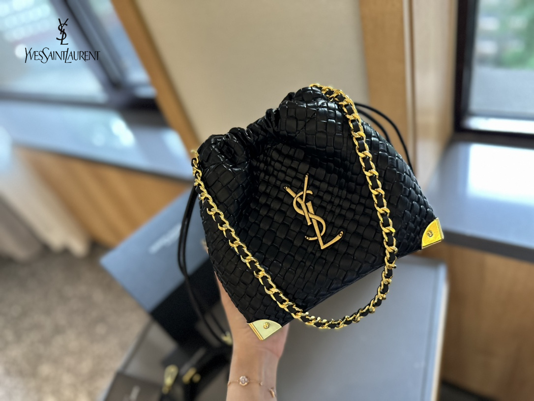 【YSL SAINT LAURENT 公式旗艦店】サンローラン   斜めがけバッグ 当日出荷 好評に付き再入荷！25*5*13CM  1240722