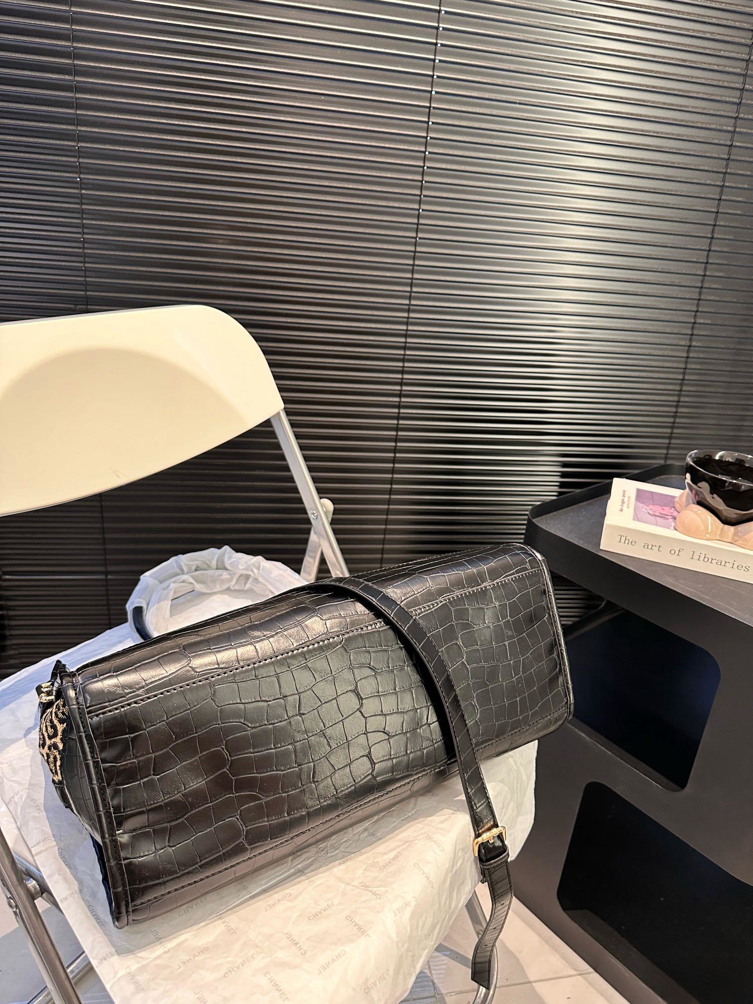 【CELINE 公式旗艦店】セリーヌ ハンドバッグ 当日出荷 好評に付き再入荷！39*29CM  1240723