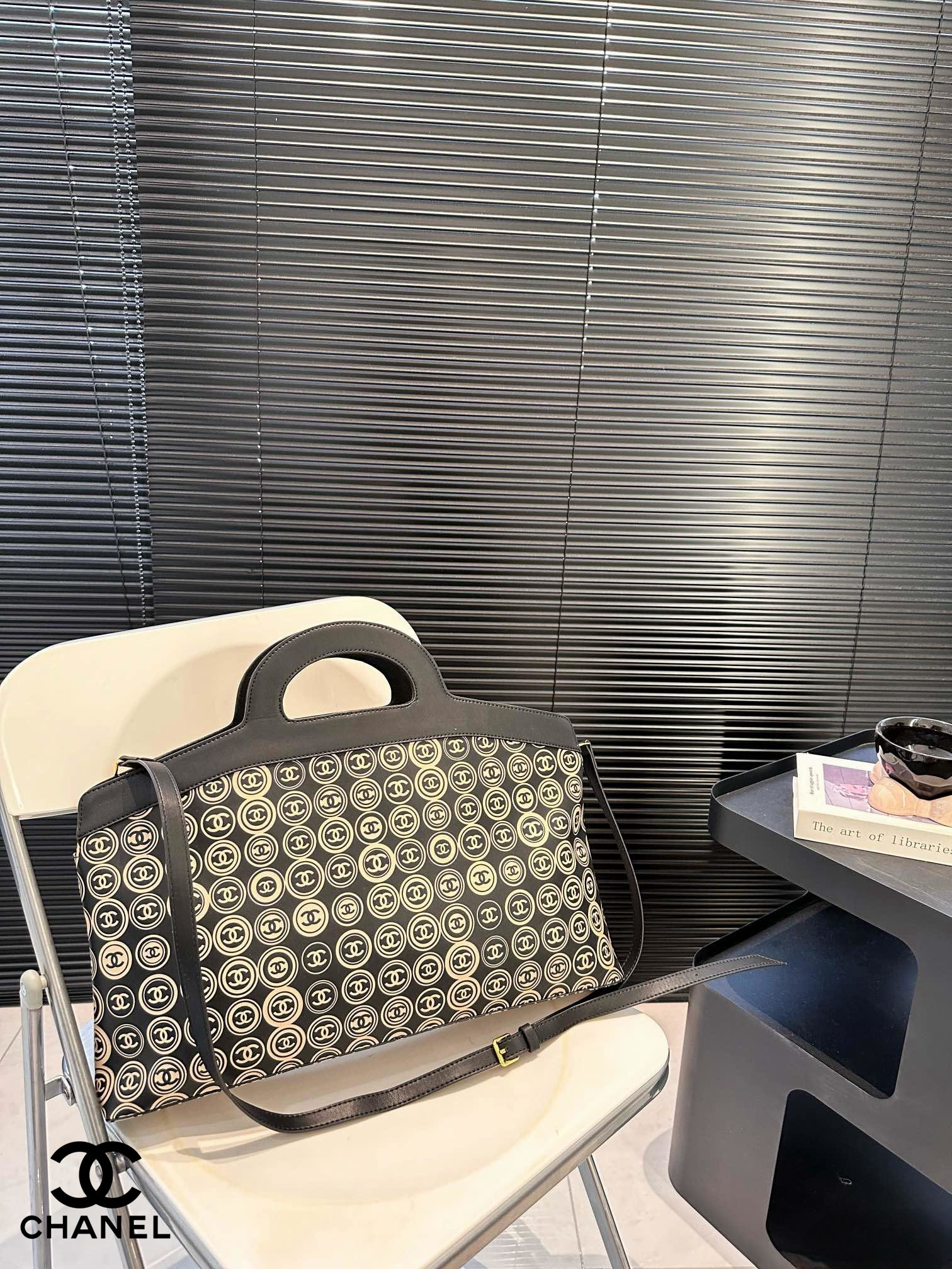 【CHANEL 公式旗艦店】シャネル 斜めがけバッグ 当日出荷 好評に付き再入荷！45*28CM  240723