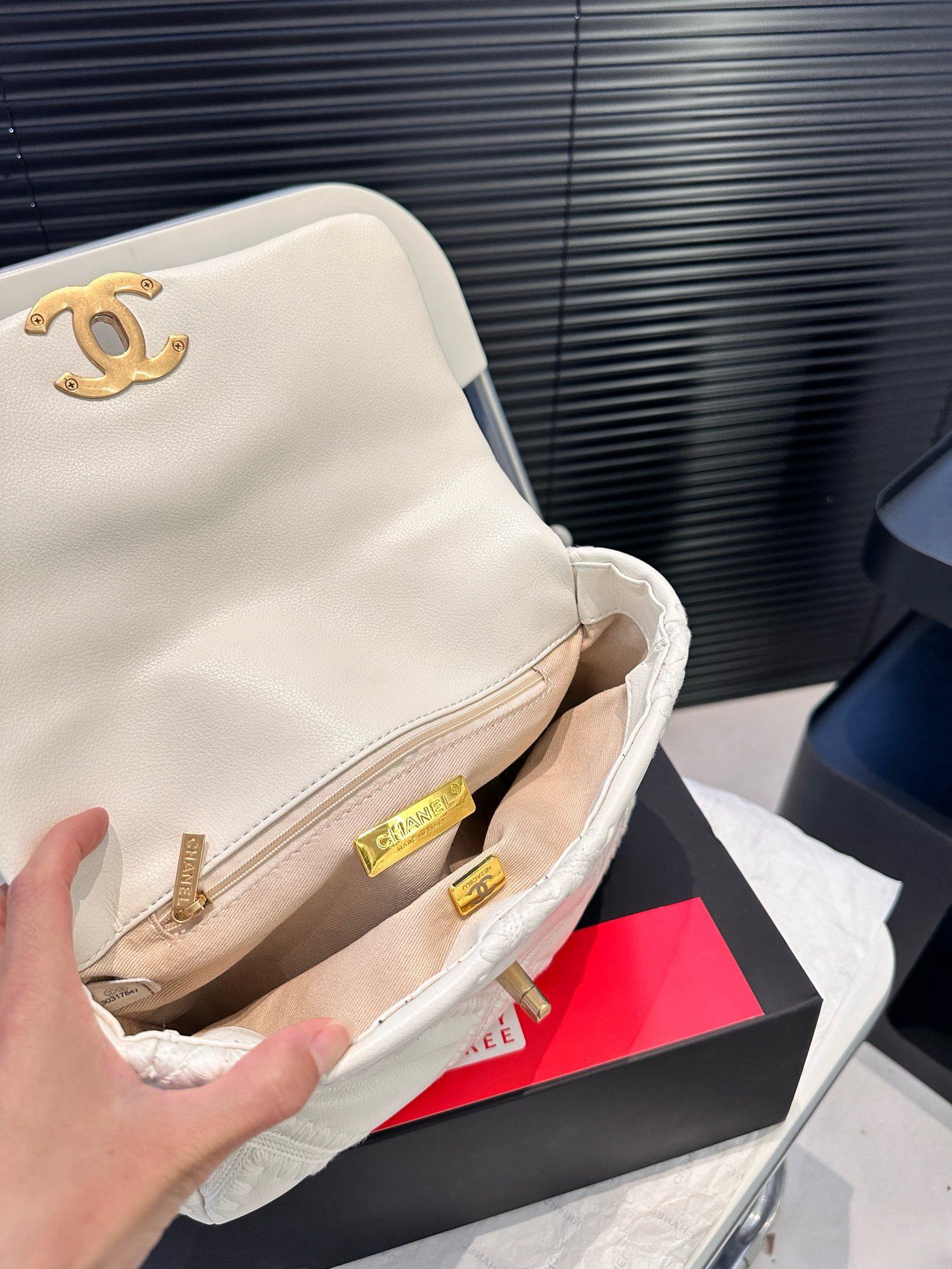 【CHANEL 公式旗艦店】シャネル 斜めがけバッグ 当日出荷 好評に付き再入荷！25*17CM  240723