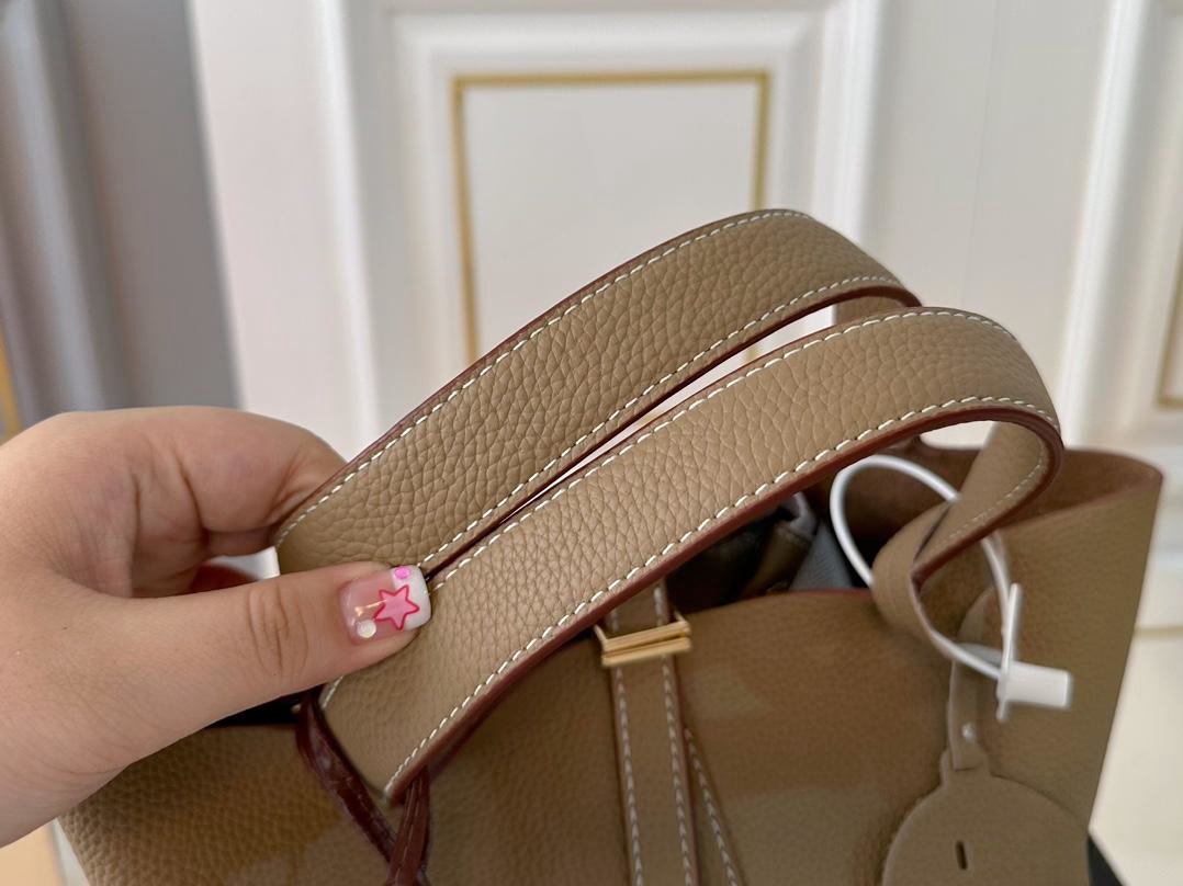 【Hermès 公式旗艦店】エルメス ハンドバッグ 当日出荷 好評に付き再入荷！19*18.5CM  240724