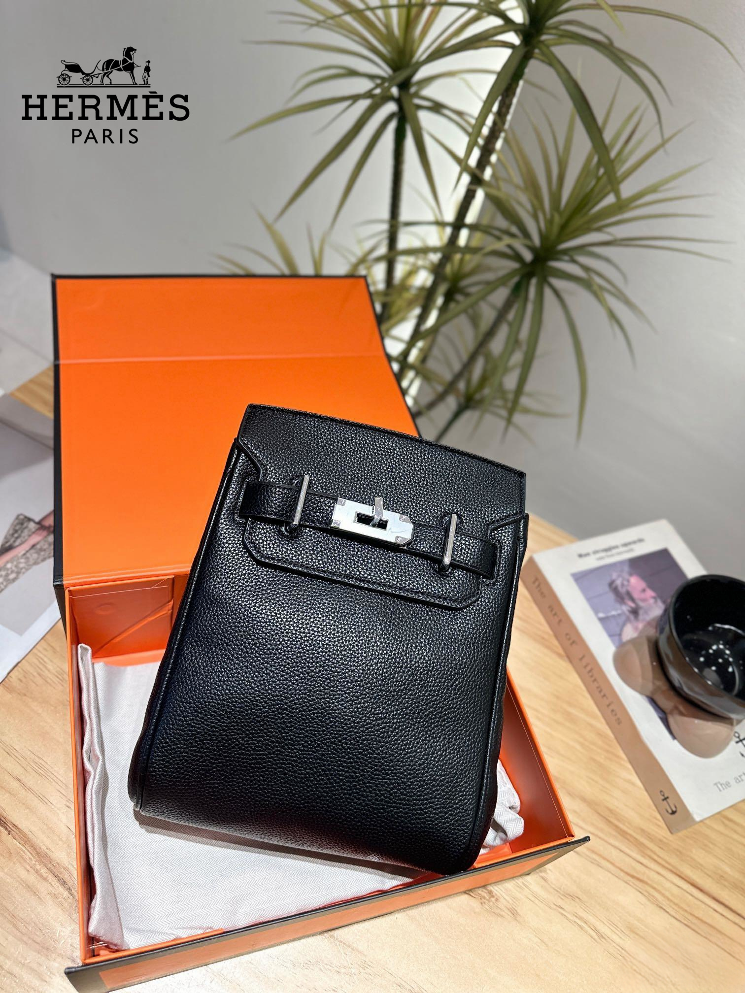 【Hermès 公式旗艦店】エルメス 胸ポケット 当日出荷 好評に付き再入荷！20*24CM  240724