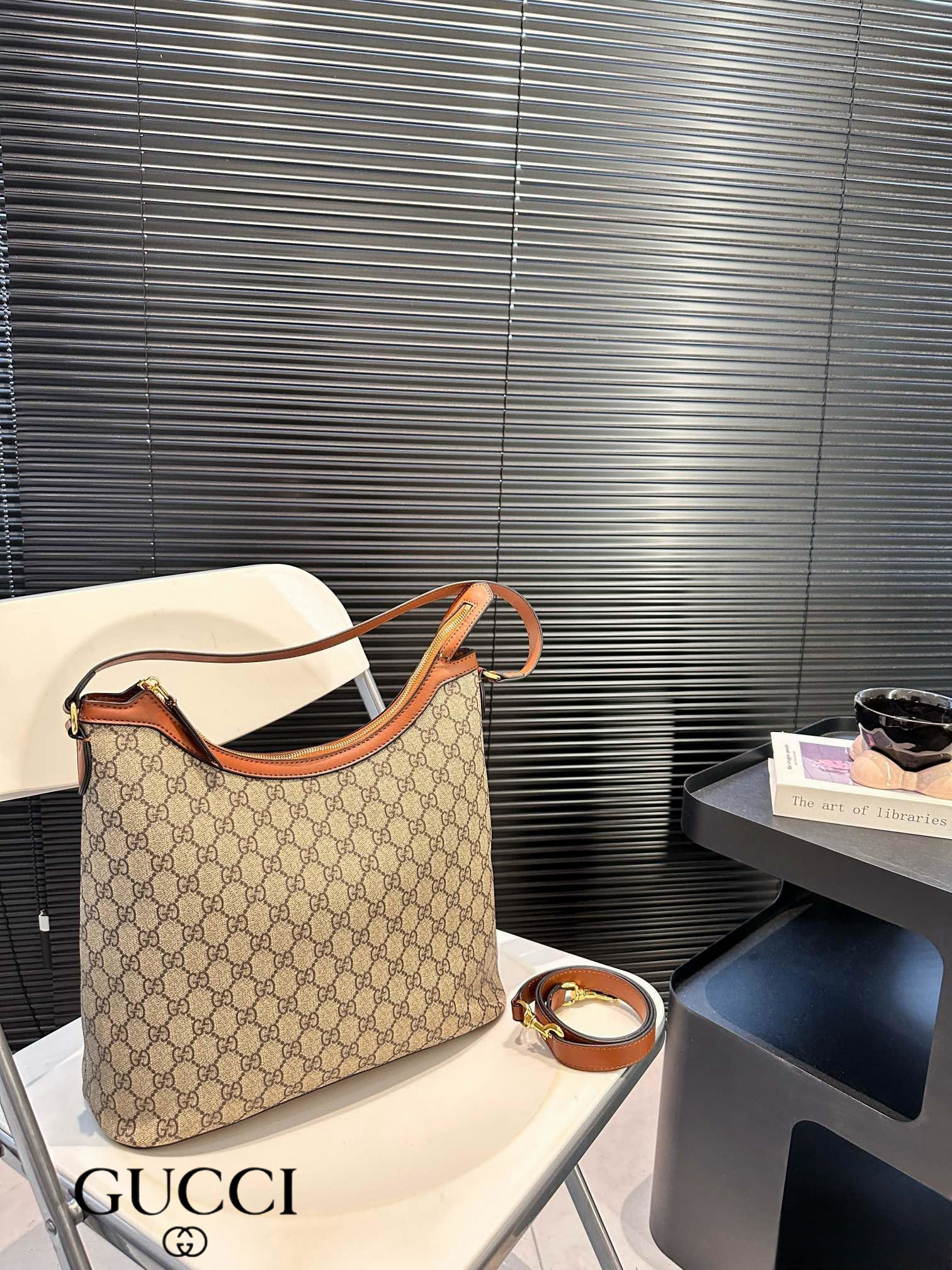 【GUCCI 公式旗艦店】グッチ ハンドバッグ 当日出荷 好評に付き再入荷！32*30CM  240724