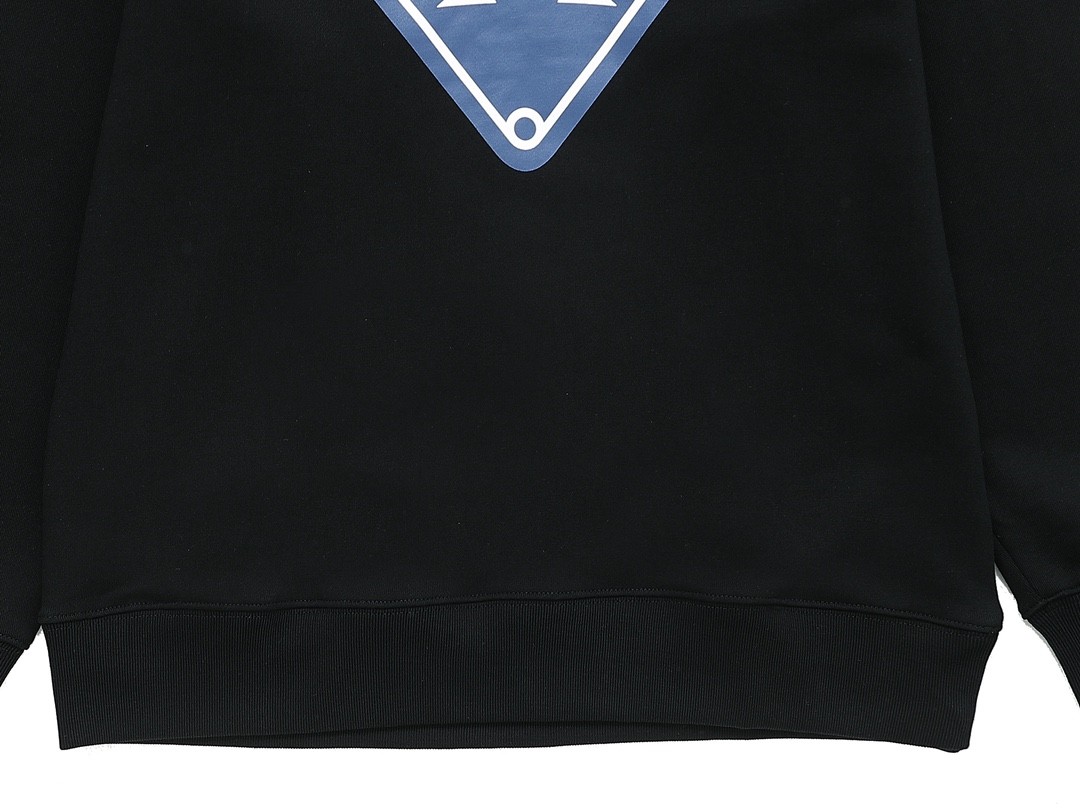 【PRADA 公式旗艦店】プラダ  丸首の衛衣 スウェットご好評に付き再入荷！