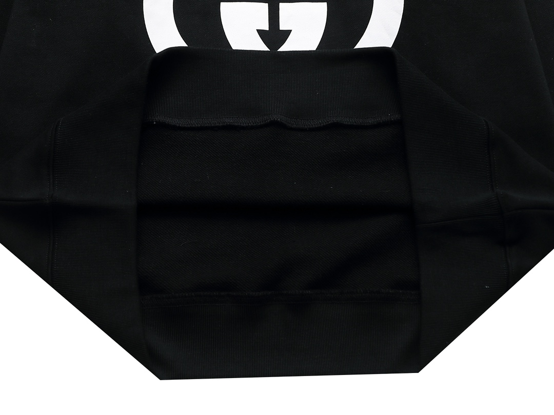 【GUCCI  公式旗艦店】グッチ 丸首の衛衣 スウェットご好評に付き再入荷 240811