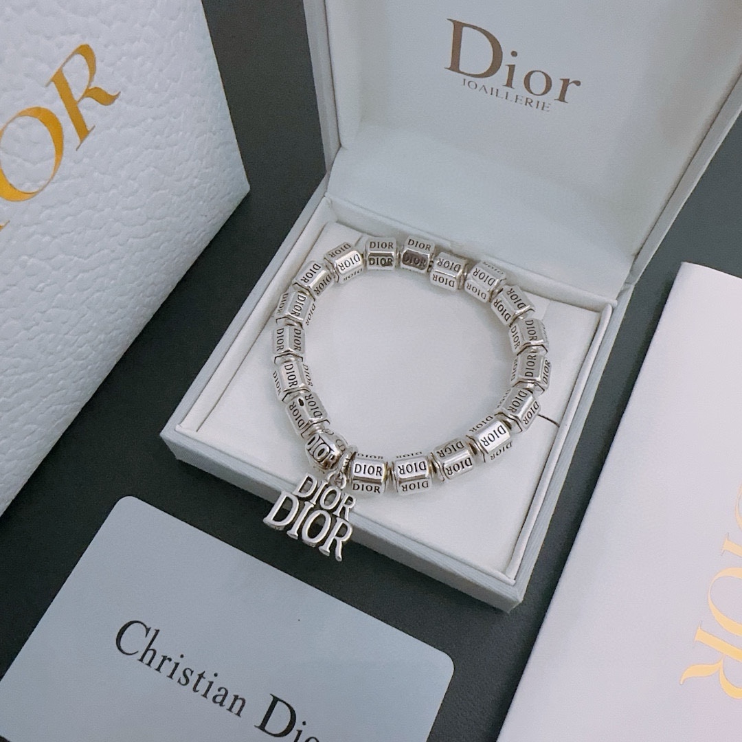 【DIOR】ブレスレット、ファッションシンプルなスタイル 240812