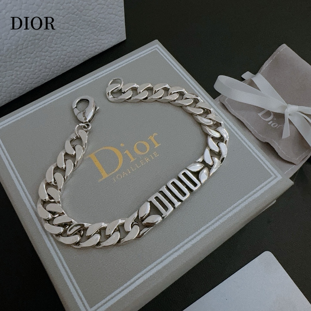 【DIOR】ブレスレット、ファッションシンプルなスタイル 240812