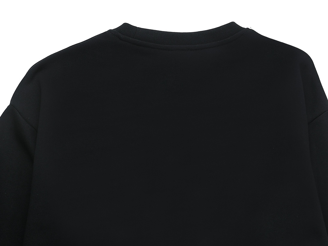 【FENDI  公式旗艦店】フェンディ  丸首の衛衣 スウェット ご好評に付き再入荷240829