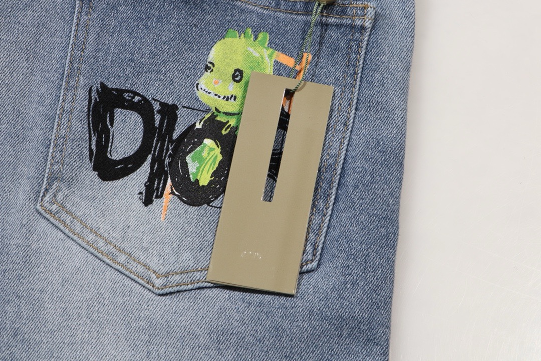 【DIOR 公式旗艦店】ディオール  ジーパン  ご好評に付き再入荷  240831