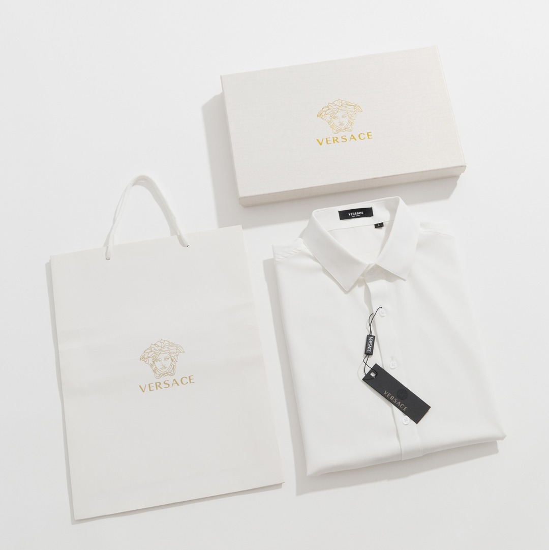 【VERSACE 公式旗艦店】ヴェルサーチ  シャツ  ご好評に付き再入荷！