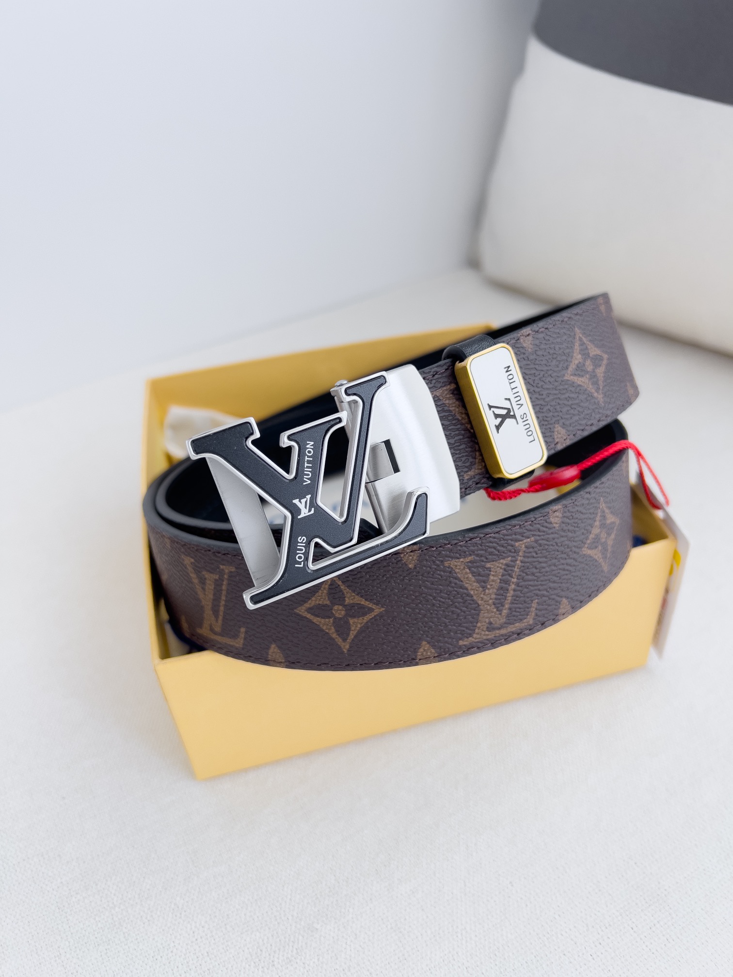 LV【LOUIS VUITTON】(ルイヴィトン) 3.5cmベルト メンズ  240903