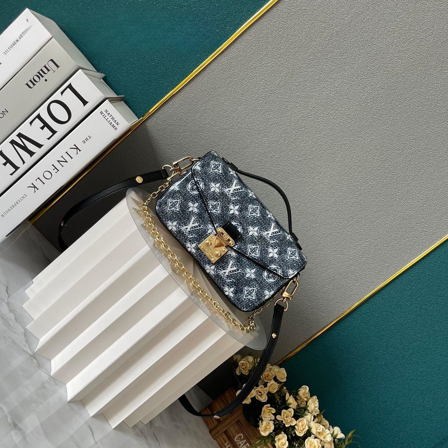 【LOUIS VUITTON 公式旗艦店】ルイヴィトン  斜めがけバッグ 当日出荷 好評に付き再入荷！21.5*6*13.5CM  240911