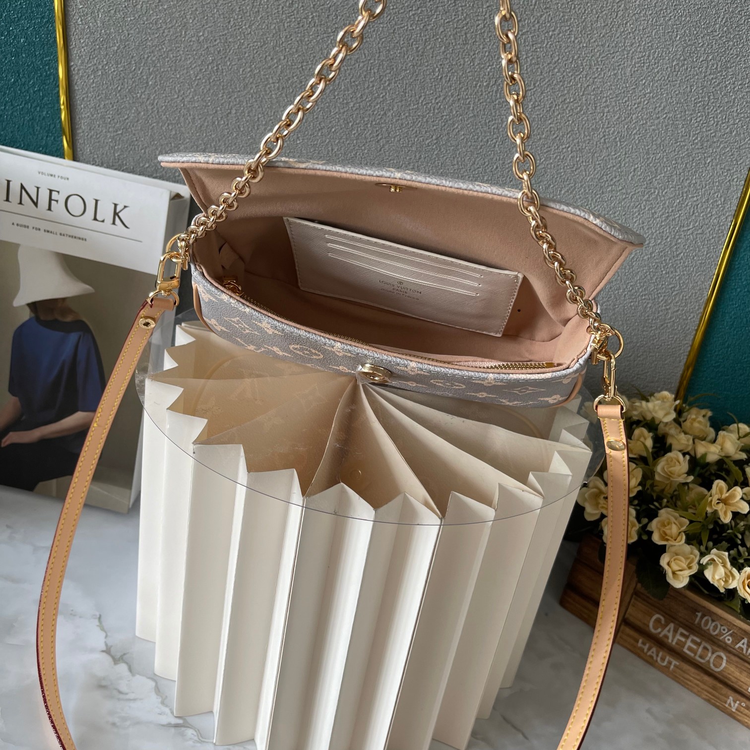 【LOUIS VUITTON 公式旗艦店】ルイヴィトン  斜めがけバッグ 当日出荷 好評に付き再入荷！21.5*6*13.5CM  240911