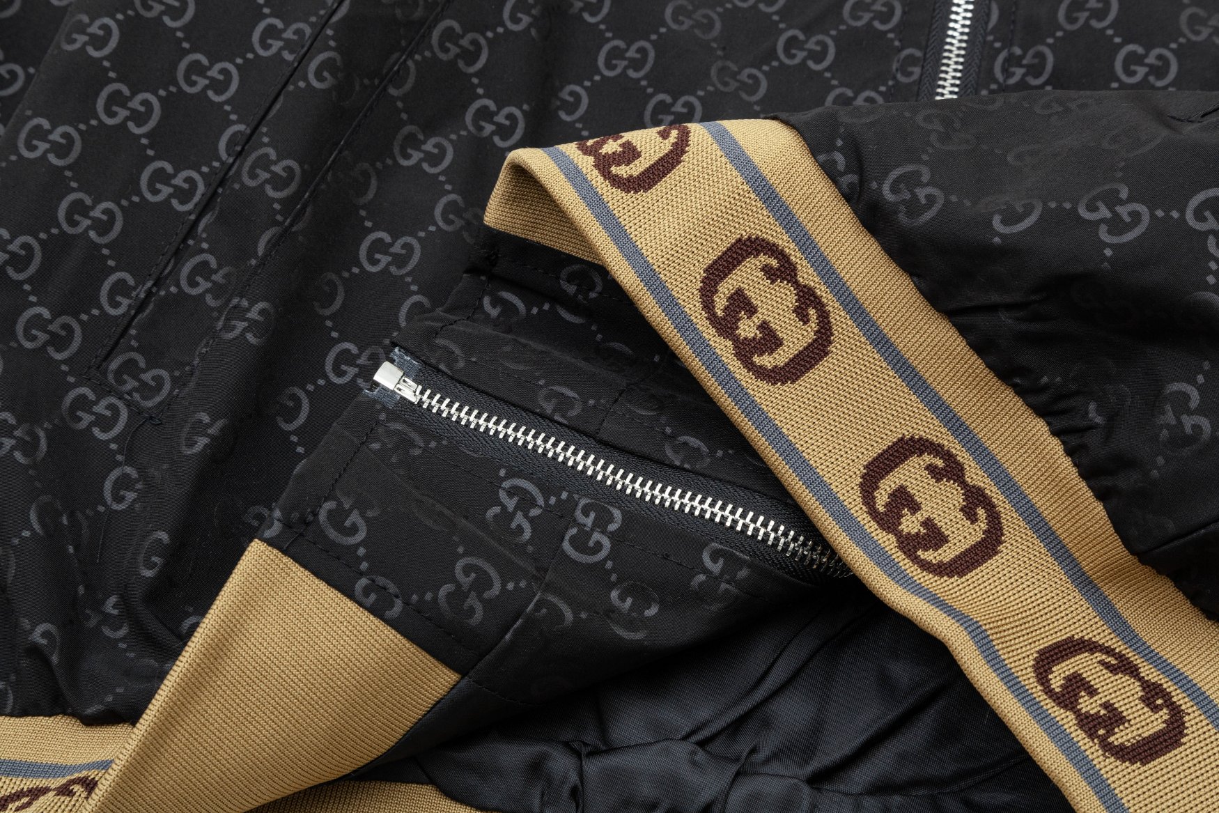 【GUCCI】グッチ ジャケット着  ご好評に付き再入荷！240921