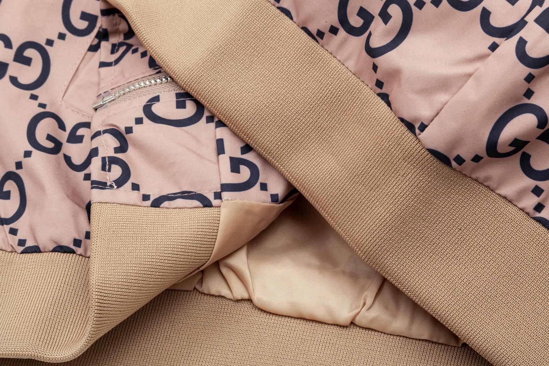 【GUCCI】グッチ ジャケット着  ご好評に付き再入荷！240921