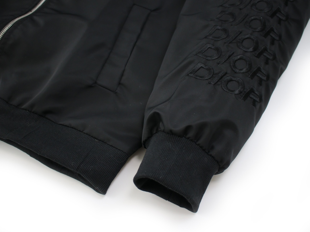 【DIOR  公式旗艦店】ディオール   ジャケット着 好評に付き再入荷！ 240923