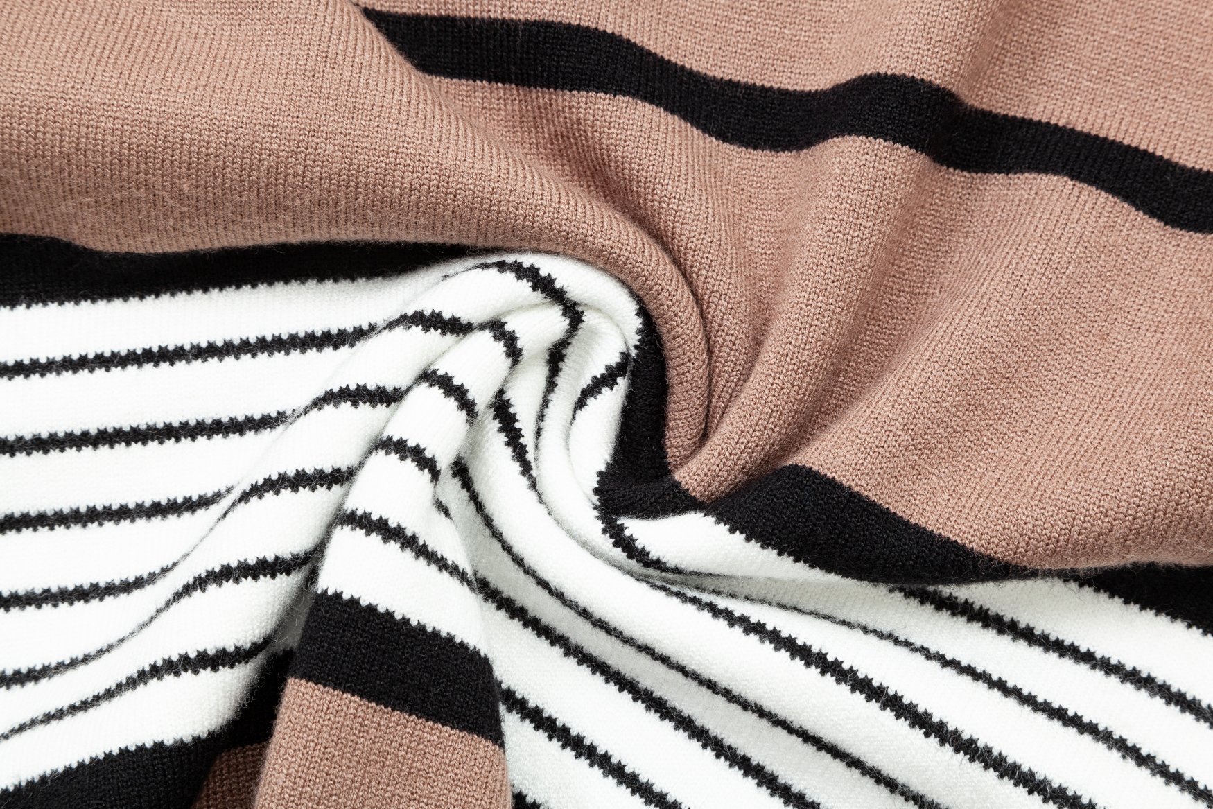 【BURBERRY 公式旗艦店】バーバリー   セーター好評に付き再入荷！ 240929